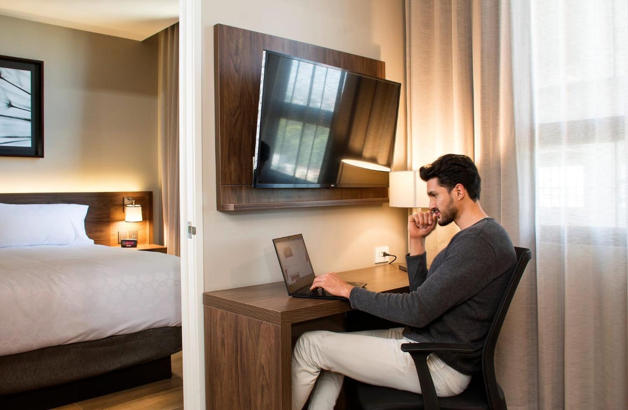 Staybridge Suites - Guadalajara Novena By Ihg Dış mekan fotoğraf